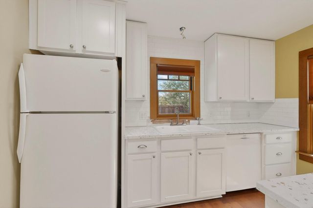 305 Mesa Street SE, Albuquerque, NM 87106