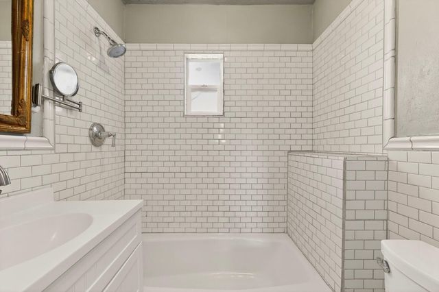 305 Mesa Street SE, Albuquerque, NM 87106