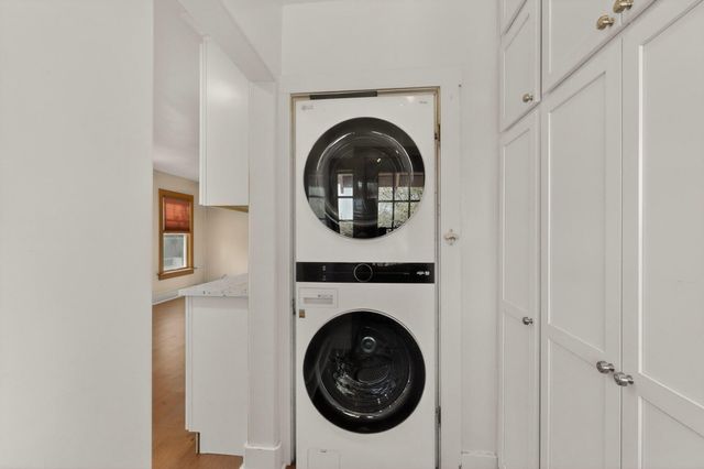 305 Mesa Street SE, Albuquerque, NM 87106