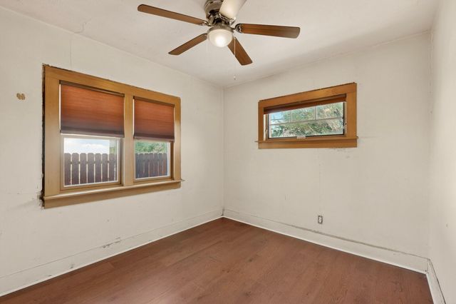 305 Mesa Street SE, Albuquerque, NM 87106