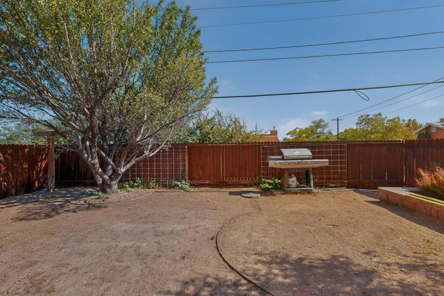 305 Mesa Street SE, Albuquerque, NM 87106