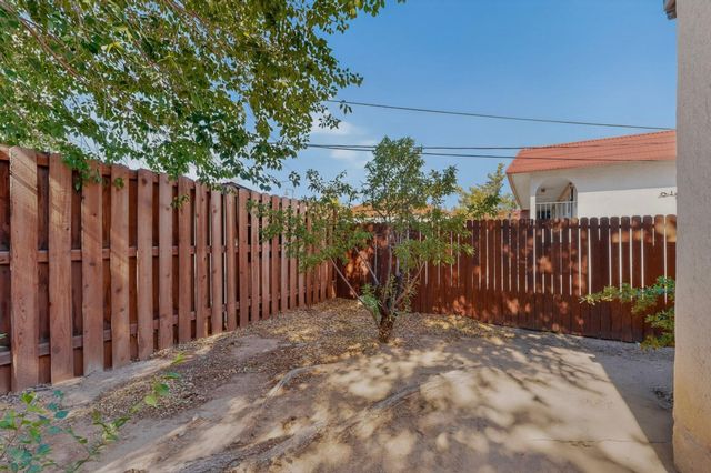 305 Mesa Street SE, Albuquerque, NM 87106