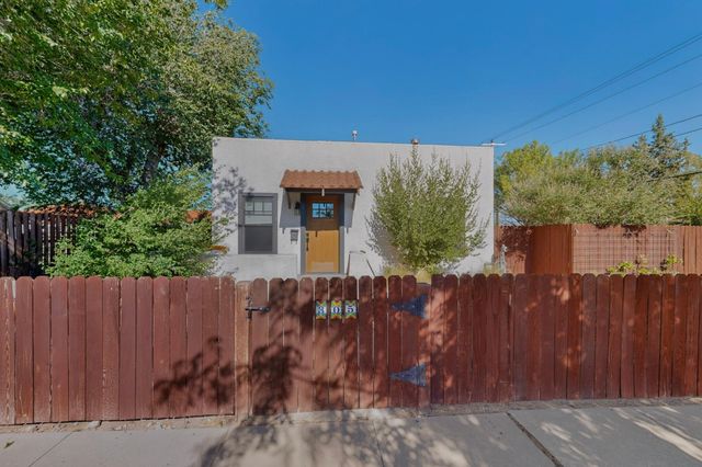 305 Mesa Street SE, Albuquerque, NM 87106