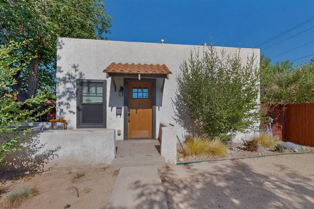 305 Mesa Street SE, Albuquerque, NM 87106