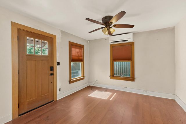 305 Mesa Street SE, Albuquerque, NM 87106