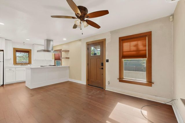 305 Mesa Street SE, Albuquerque, NM 87106