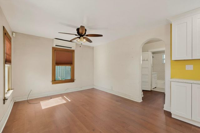 305 Mesa Street SE, Albuquerque, NM 87106