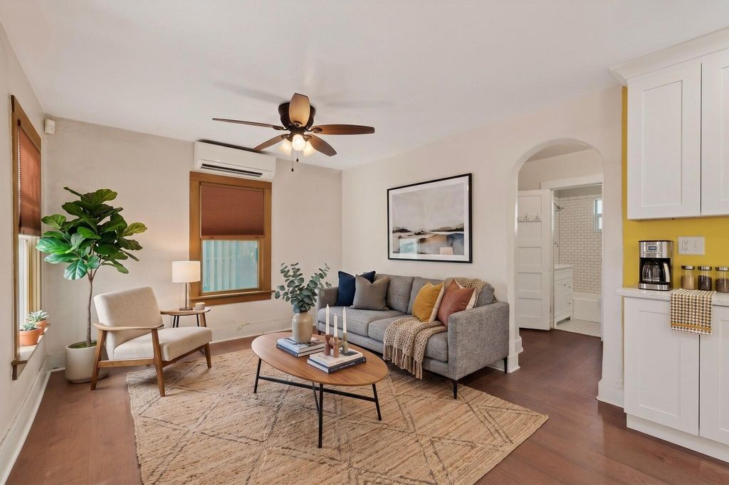 305 Mesa Street SE, Albuquerque, NM 87106