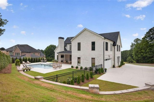 2445 Sunflower Drive, Hoschton, GA 30548