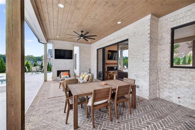 2445 Sunflower Drive, Hoschton, GA 30548