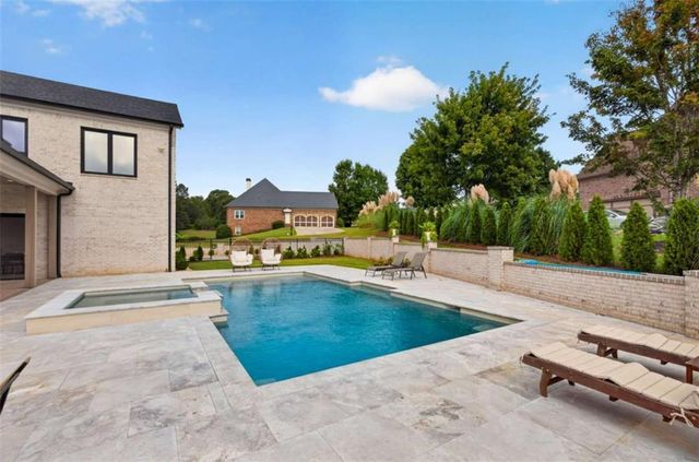 2445 Sunflower Drive, Hoschton, GA 30548