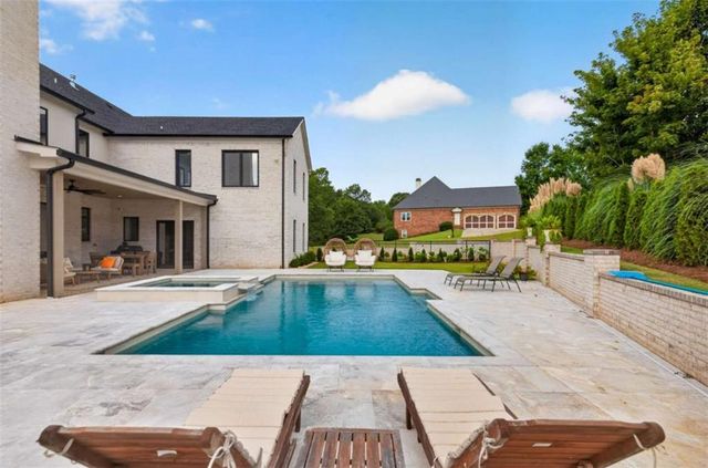 2445 Sunflower Drive, Hoschton, GA 30548