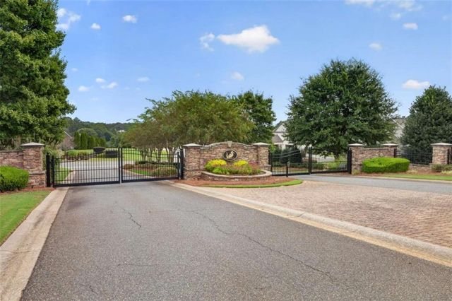 2445 Sunflower Drive, Hoschton, GA 30548