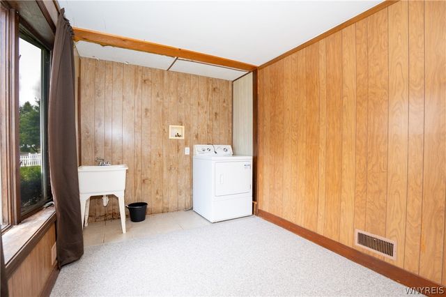 54 Barnsdale Avenue, West Seneca, NY 14224
