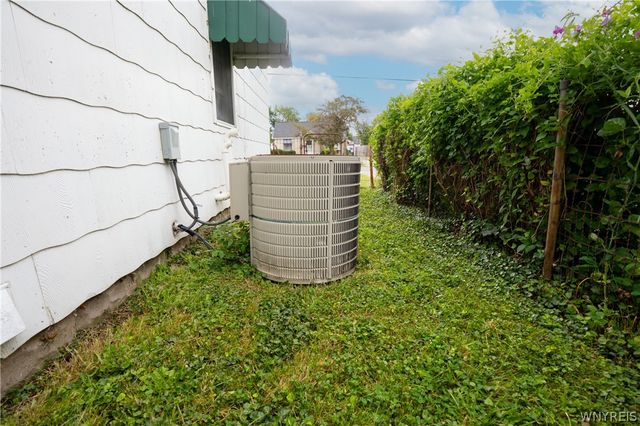 54 Barnsdale Avenue, West Seneca, NY 14224
