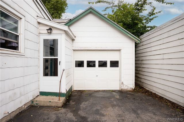 54 Barnsdale Avenue, West Seneca, NY 14224