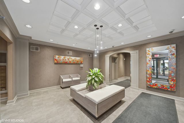 750 PEARSON Street 408, Des Plaines, IL 60016