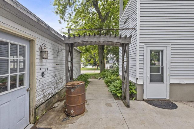 325 S Bridge Street, Markesan, WI 53946