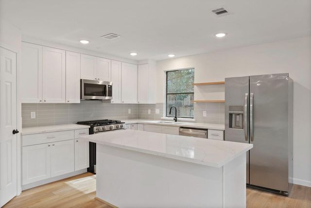 32 Thrush Grove Place, The Woodlands, TX 77381