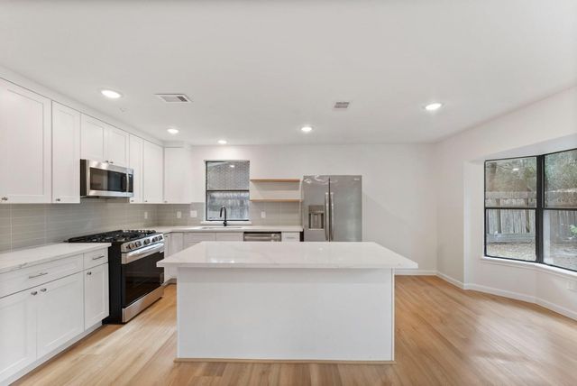 32 Thrush Grove Place, The Woodlands, TX 77381