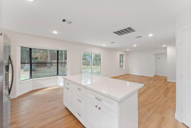 32 Thrush Grove Place, The Woodlands, TX 77381