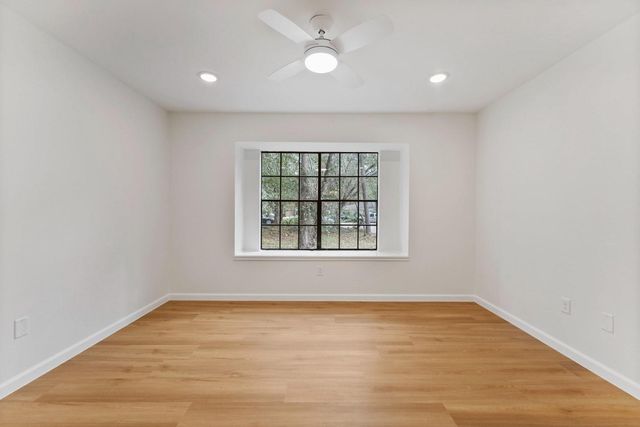 32 Thrush Grove Place, The Woodlands, TX 77381