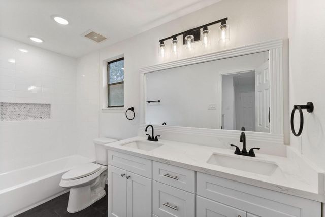 32 Thrush Grove Place, The Woodlands, TX 77381