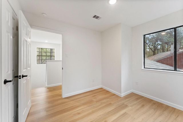 32 Thrush Grove Place, The Woodlands, TX 77381