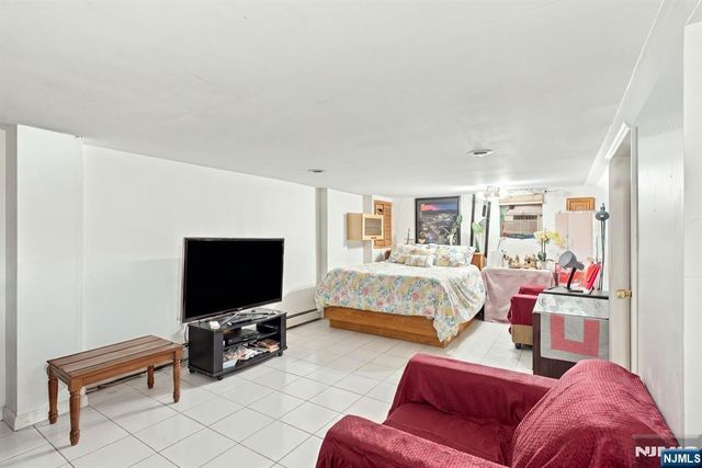 186 Culver Avenue, Jersey City, NJ 07305