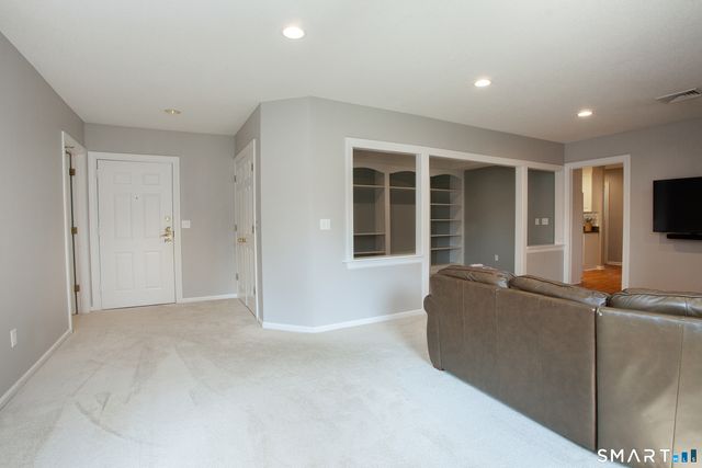15 Highland Street 101, West Hartford, CT 06119
