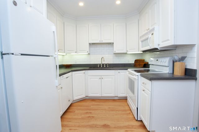 15 Highland Street 101, West Hartford, CT 06119