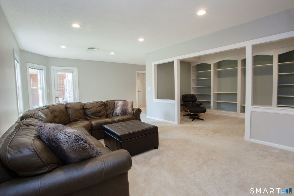 15 Highland Street 101, West Hartford, CT 06119