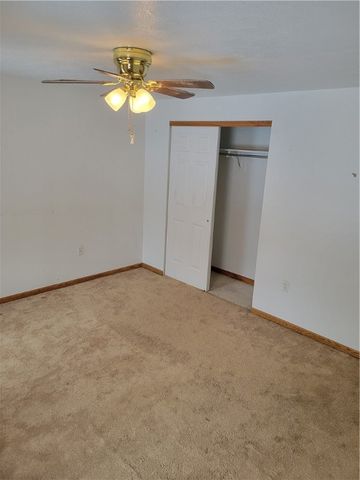 38 Roxbury Rd, Braddock Hills, PA 15221