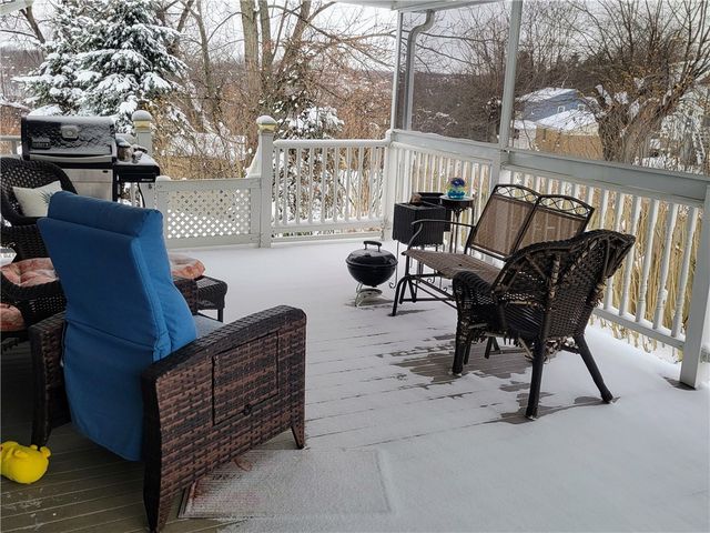 38 Roxbury Rd, Braddock Hills, PA 15221