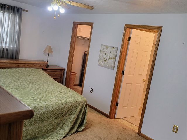 38 Roxbury Rd, Braddock Hills, PA 15221