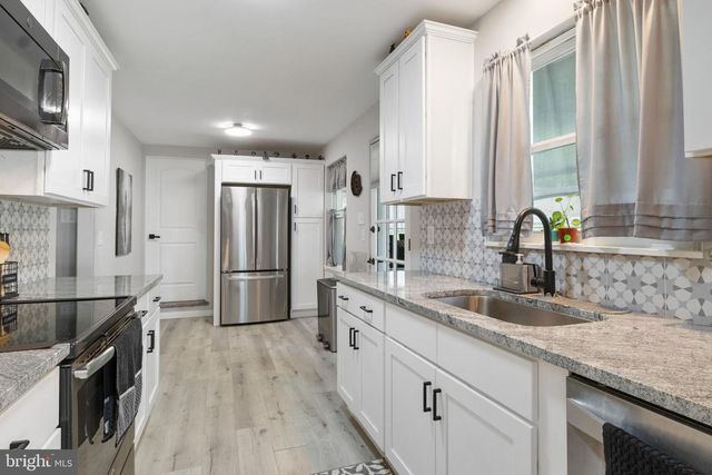 1846 CLOVER LN, York, PA 17403