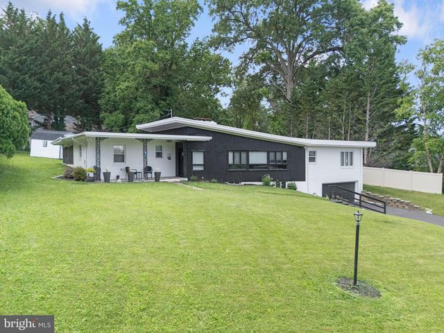 1846 CLOVER LN, York, PA 17403