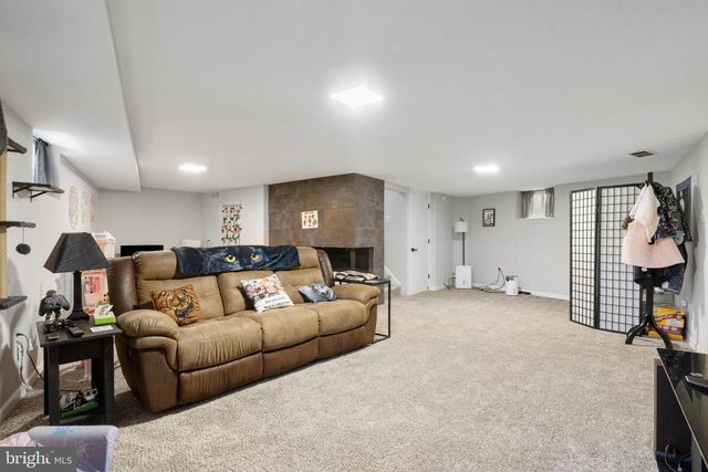 1846 CLOVER LN, York, PA 17403