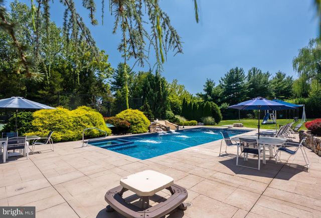 1015 S WISTERIA DR, Malvern, PA 19355