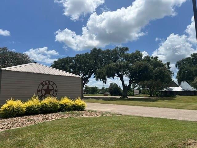 1131 Bronco Trail, Angleton, TX 77515