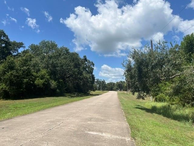 1131 Bronco Trail, Angleton, TX 77515