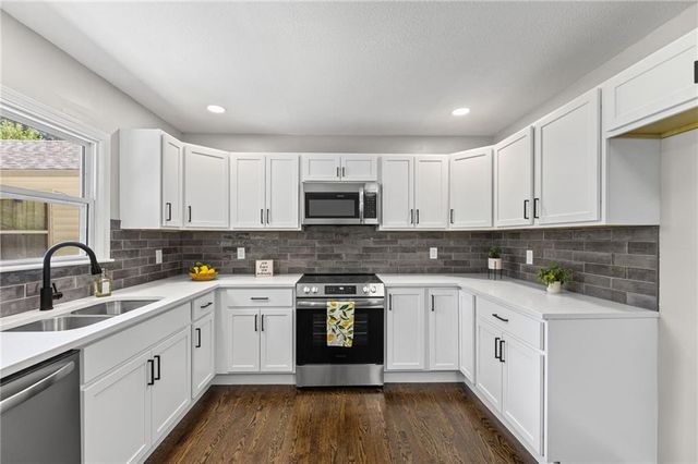 8100 E 90th Terrace, Kansas City, MO 64138