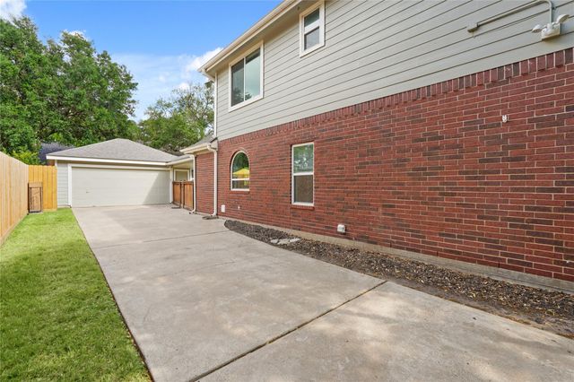 1811 Laguna Meadows Ln, Houston, TX 77094