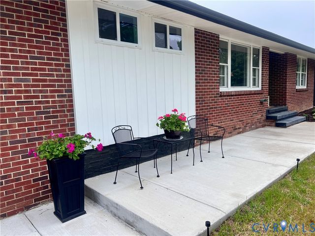 15330 Harrowgate Rd, Chester, VA 23831