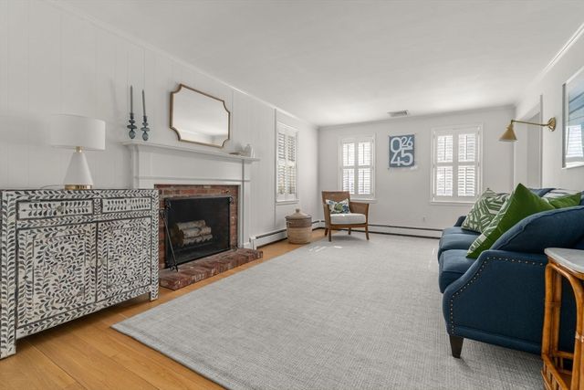 22 Longmeadow Rd, Hingham, MA 02043