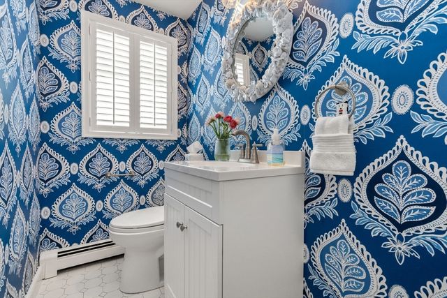 22 Longmeadow Rd, Hingham, MA 02043