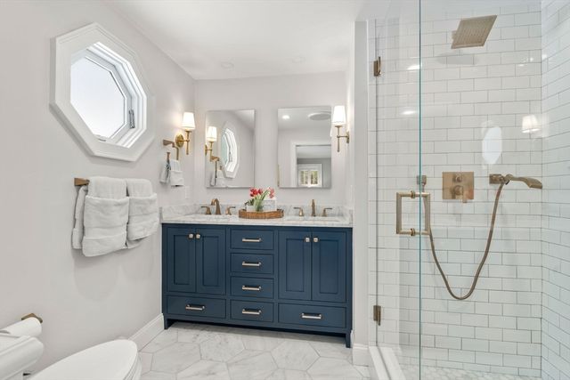 22 Longmeadow Rd, Hingham, MA 02043