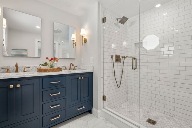 22 Longmeadow Rd, Hingham, MA 02043