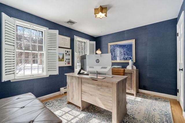 22 Longmeadow Rd, Hingham, MA 02043