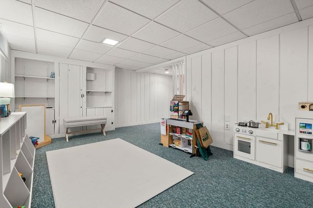 22 Longmeadow Rd, Hingham, MA 02043